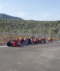 Los jóvenes dilareños realizan excursiones escolares a la Almazara Quaryat Dillar y aprenden el funcionamiento del sector y cómo extraemos el aceite de oliva