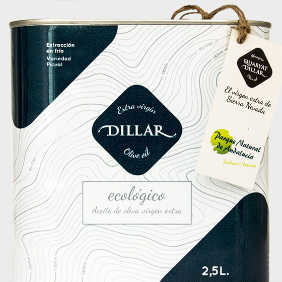 2.5 liter tin can of organic Dillar extra virgin olive oil